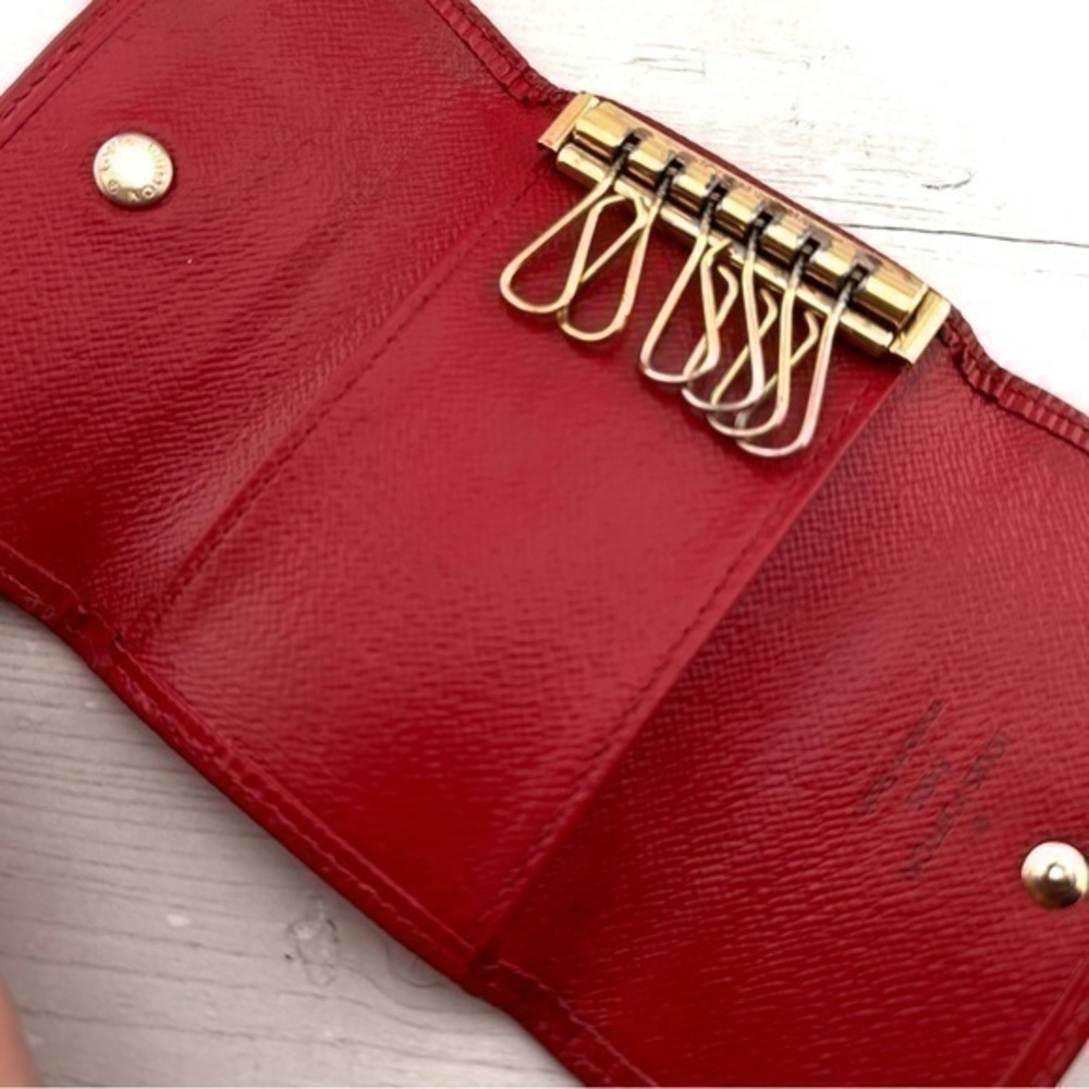 AUTHENTIC Louis Vuitton key holder. Previously owned. Red. - Picture 6 of 16